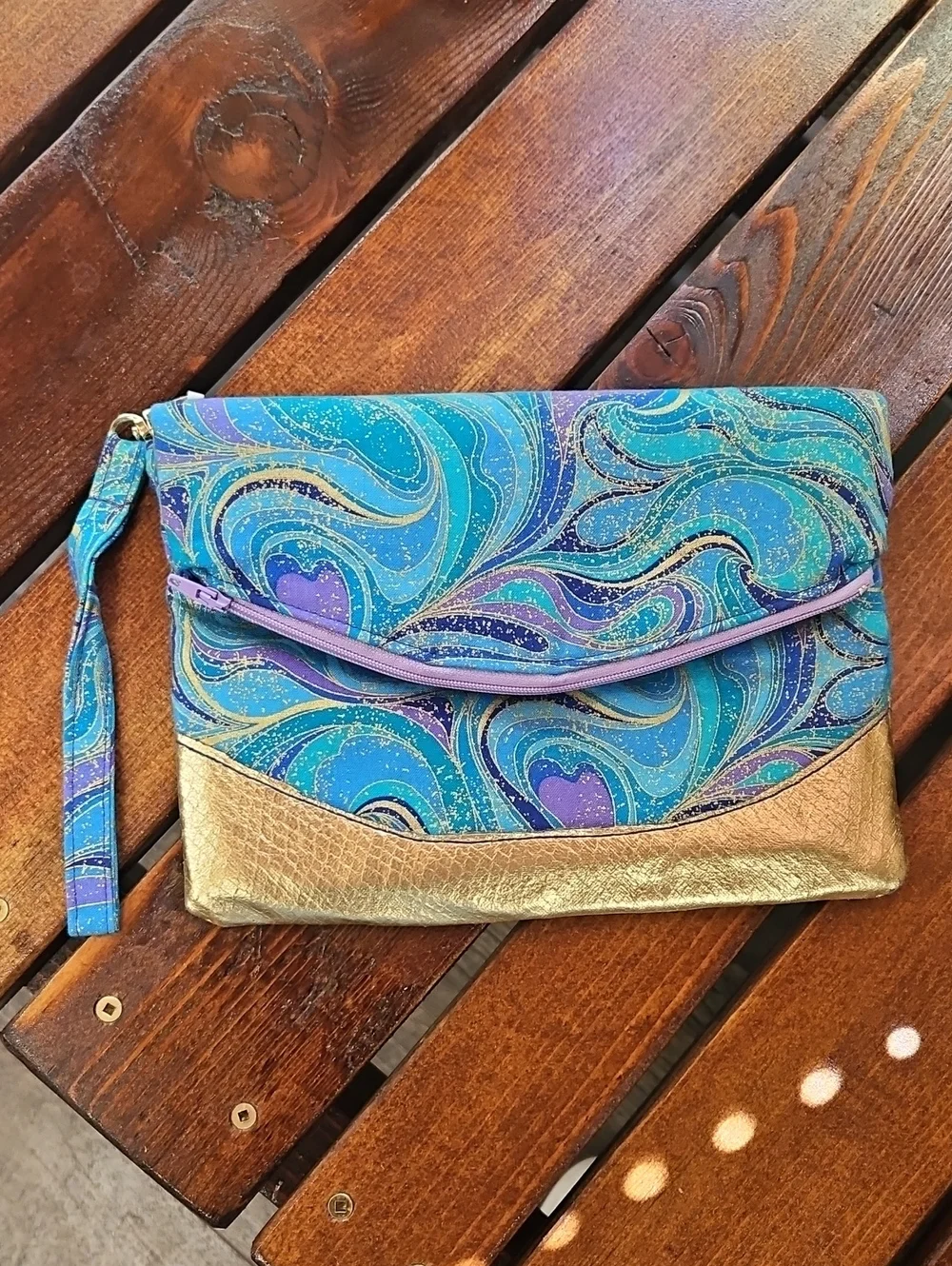 Stylish Blue Swirl Wristlet Clutch with Gold Accent